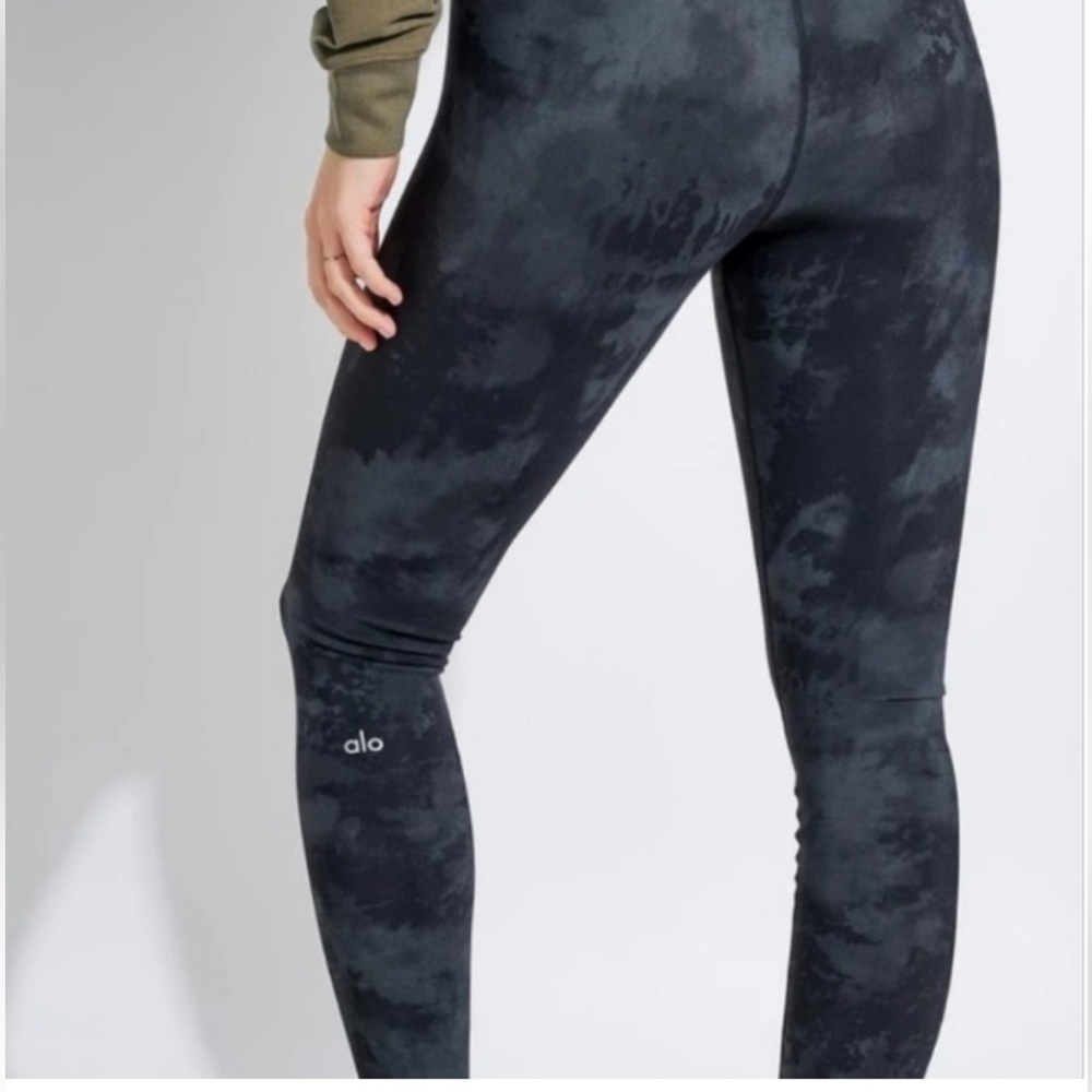 Alo Yoga Solarized Leggings High Waisted Small Black Gray Tie Dye - Picture 4 of 9